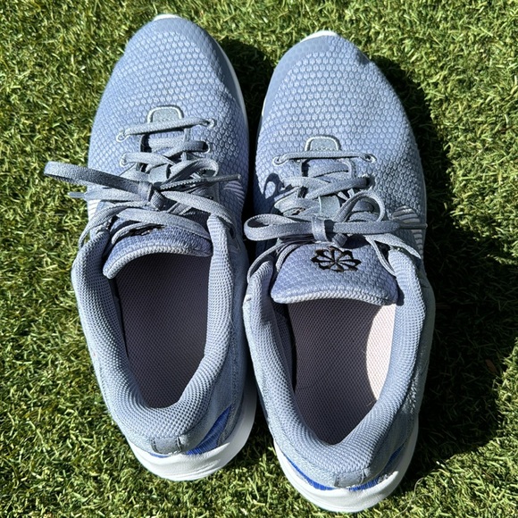 Nike Women’s sneakers size 10 - Picture 3 of 6